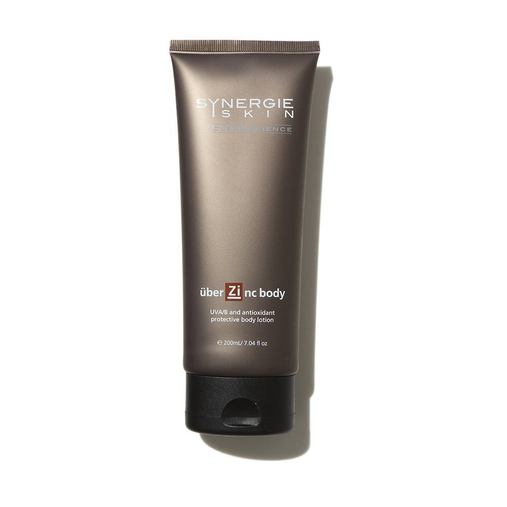 A tube of synergie skin überzinc body lotion, standing upright on a white background. the tube is brown and contains 200 ml of lotion with uva/uvb and antioxidant protection.
